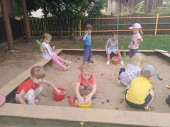 ilustracja do wpisu 
Zabawy na placu zabaw