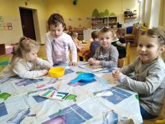 ilustracja do wpisu 
To jest jeż, kłujący jeż- praca plastyczna z wykorzystaniem plasteliny